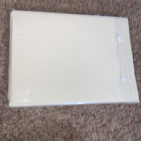 Miss Ying flat sheets and 2 pillow shams - Picture 2 of 6